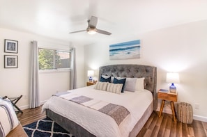 2 chambres, bureau, fer et planche à repasser, lit parapluie