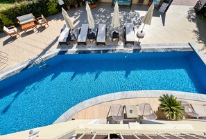 Comfort Room, 1 Queen Bed, Non Smoking, Pool View