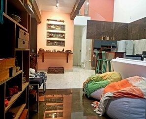 3 bedrooms, desk, iron/ironing board, free WiFi