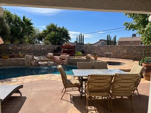 屋外ダイニングエリア