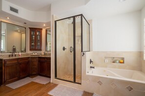 Combined shower/tub, jetted tub, hair dryer, towels