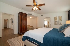 3 室のベッドルーム、セーフティボックス (室内)、アイロン / アイロン台、WiFi (無料)