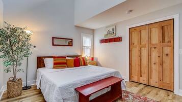 3 bedrooms, iron/ironing board, travel crib, free WiFi