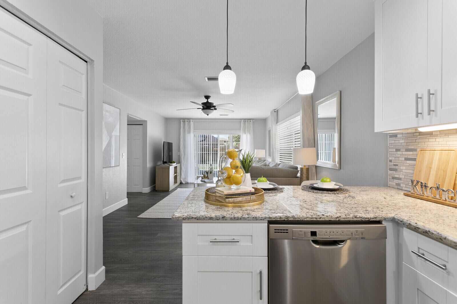 冰箱、微波炉、烤箱、炉灶