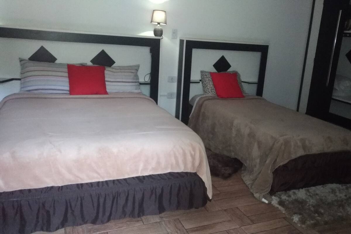 Habitación familiar | Wifi gratis y ropa de cama