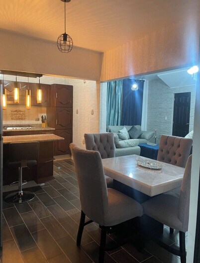 Lovely and warming 3 bedrooms apt inDowntown