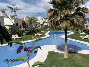 Outdoor pool - Cosy apartment with swimming pool (Estepona)