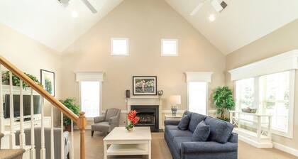 Family Vacation, Sleeps 10, Close to Theme Parks & Attractions.