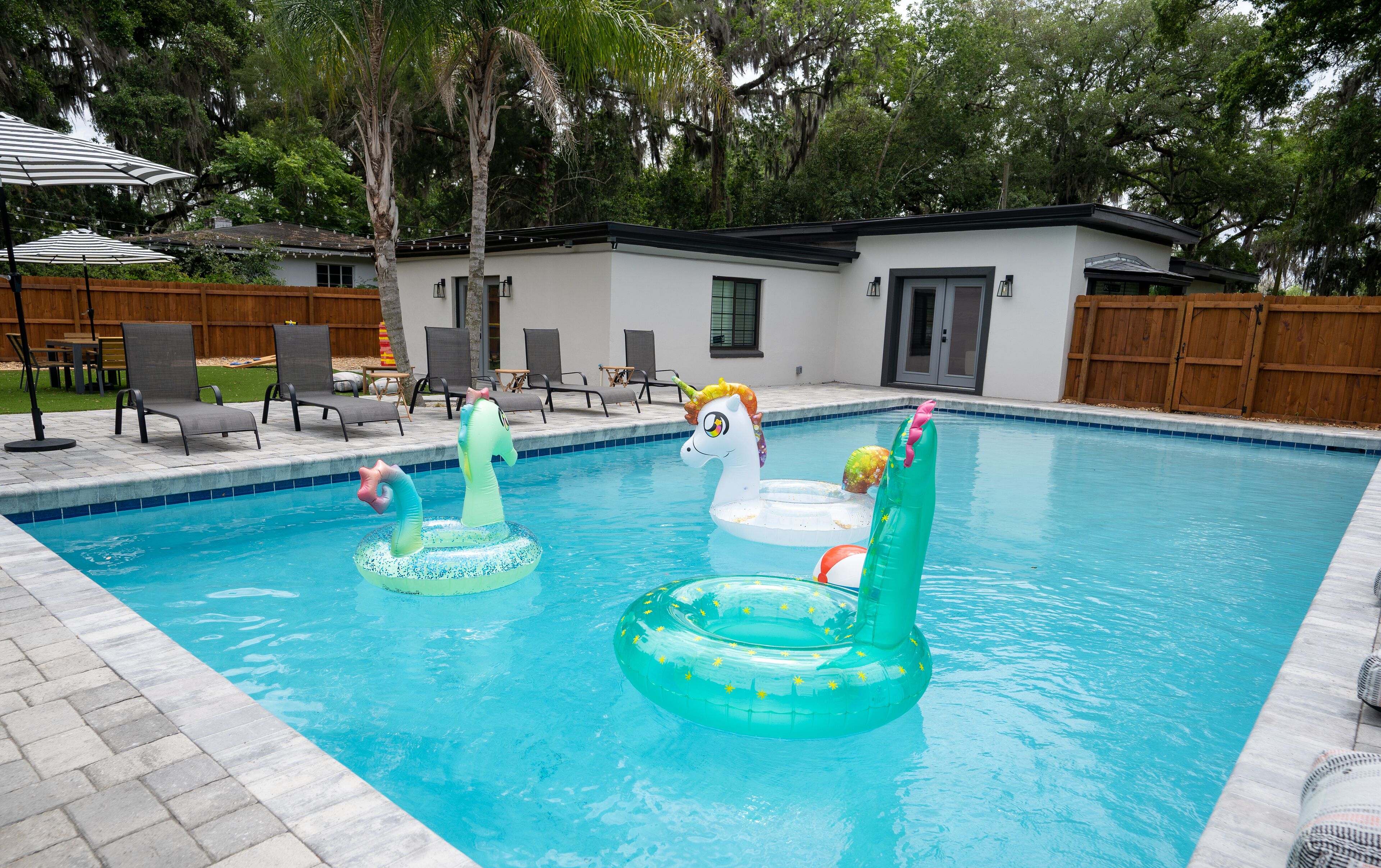 Luxury San Marco Home- (Heated) Pool 3BD 2BA - Sleeps 10