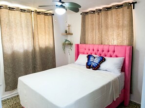 3 bedrooms, desk, iron/ironing board, free WiFi