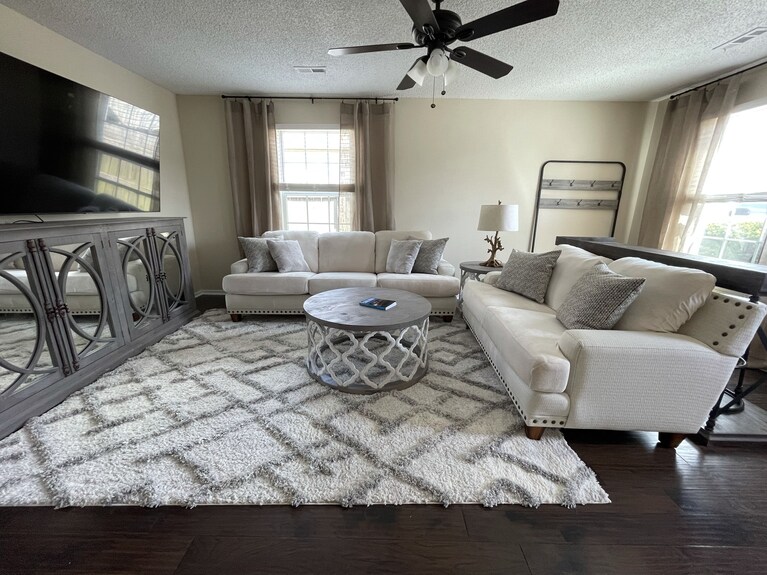 Stylish 3br/2ba Home Near Trails & Downtown - Bentonville, AR