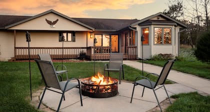 Lake Arrowhead lakefront, 4 bedroom, game room, pontoon available to rent!