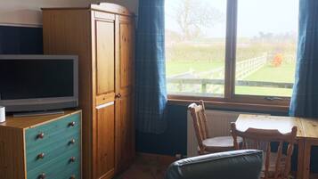 Vorlich Lodge | Wohnbereich | 32-Zoll-Flachbildfernseher mit Digitalempfang, Fernseher