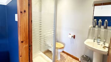 Buồng tắm vòi sen, đồ dùng nhà tắm được thiết kế riêng, máy sấy tóc