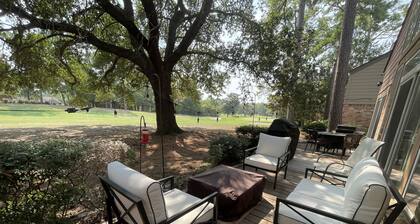 Resort-Style Studio on the Golf Course!