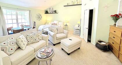 Private Studio on the Golf Course near The Woodlands