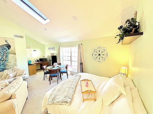 Private Studio Retreat on the Golf Course
