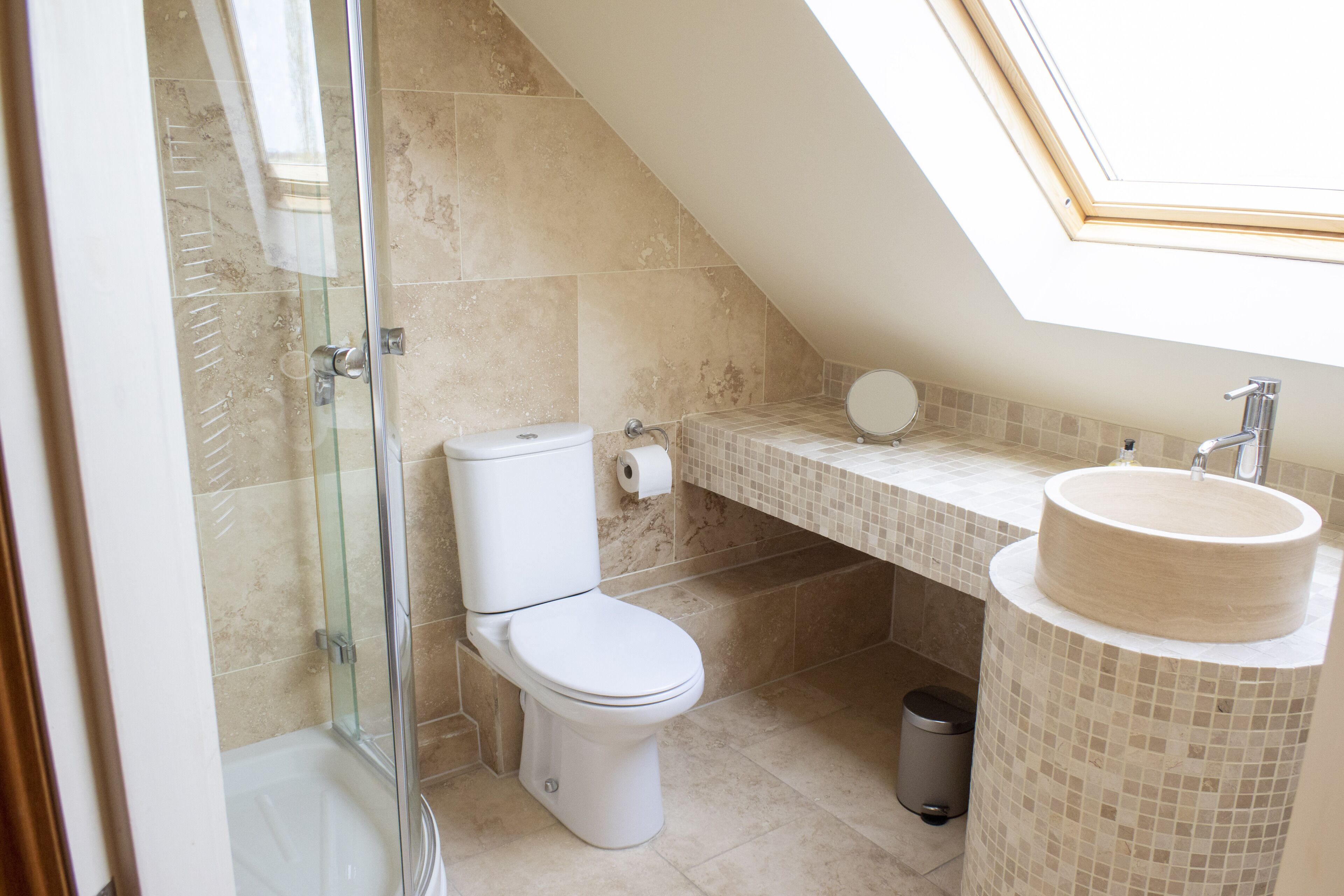 Bathtub, hair dryer, bidet, towels