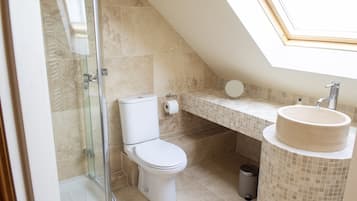 Bathtub, hair dryer, bidet, towels