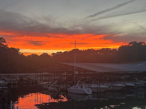 #2 - Lake Condo Right on Wilson lake!Two piers!