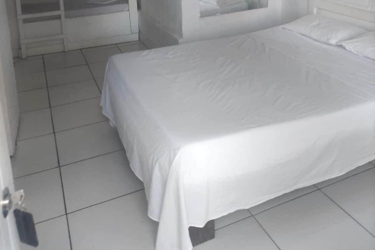 Habitación cuádruple económica | Wifi gratis