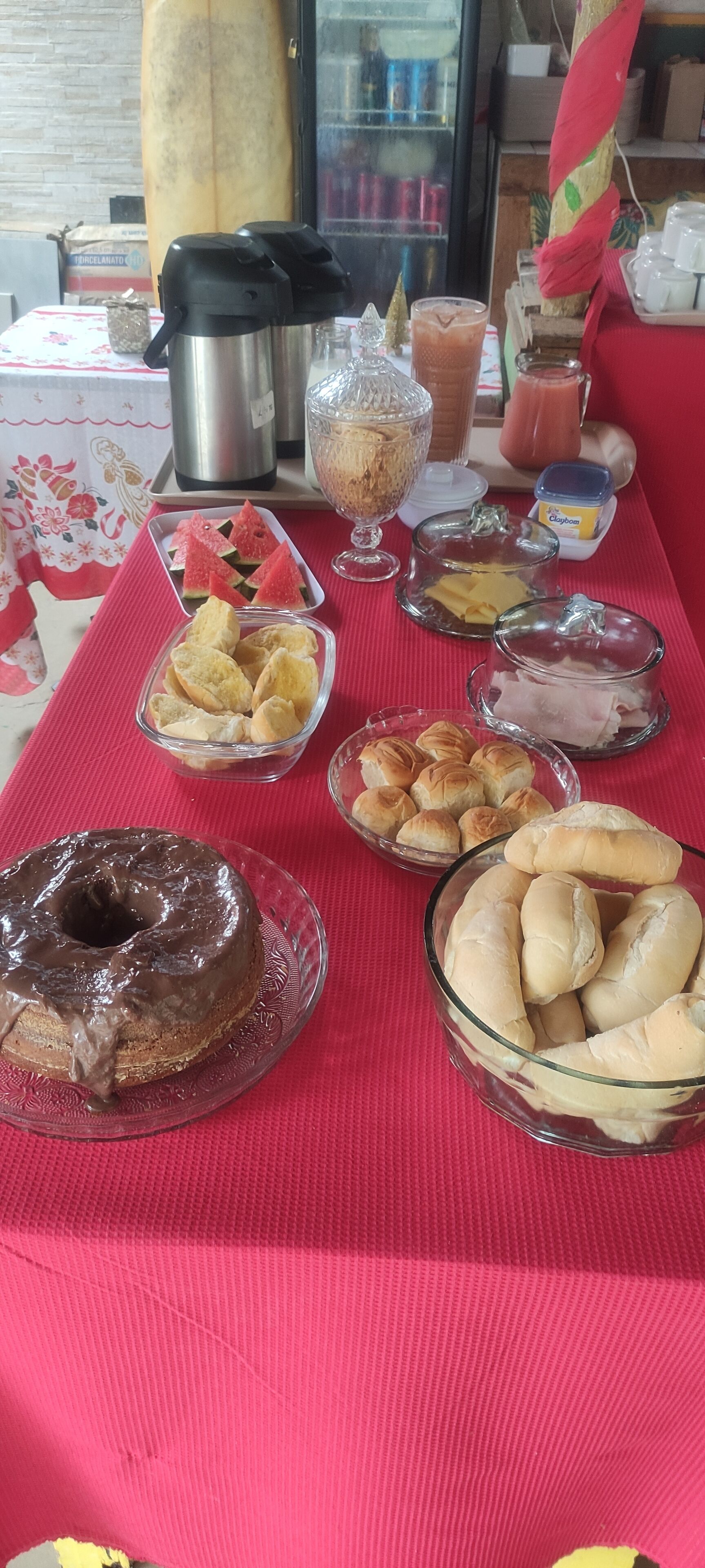 Desayuno con opciones de la cocina local incluido todos los días 