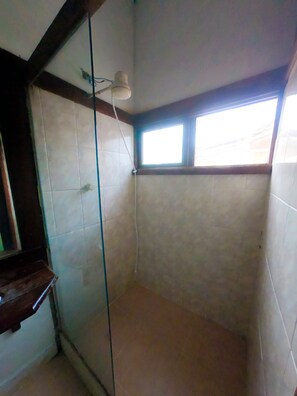 Economy Double Room, 1 Bedroom | Bathroom - Pousada Surf Coruja (Búzios)