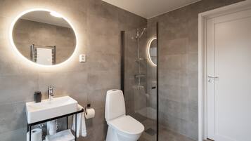 Penthouse 4 beds | Badezimmer | Haartrockner, Fußbodenheizung (Badezimmer), Handtücher, Seife