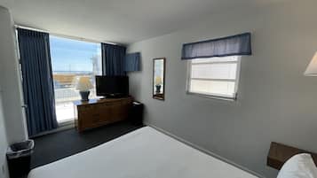 Deluxe Room, 1 Queen Bed with Sofa bed, Sea View | Free WiFi, bed sheets