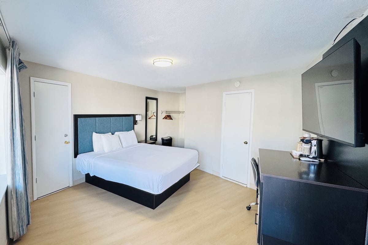 Standard Room, 1 Katil Raja (King), Non Smoking | Wi-fi percuma, cadar katil 