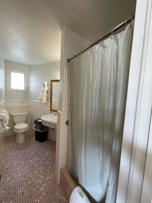 Deluxe Double Room, Multiple Beds, Kitchenette | Bathroom | Bathtub, free toiletries, towels