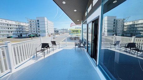 Deluxe Room, 1 Queen Bed with Sofa bed, Sea View | Terrace/patio. Bel Air Motel