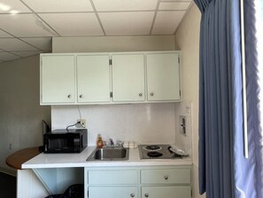 Deluxe-Doppelzimmer, Mehrere Betten, Kochnische | Eigene Küche