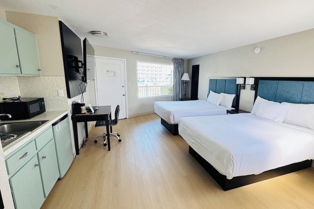 Basic Single Room, 2 Katil Ratu (Queen), Kitchenette | Wi-fi percuma, cadar katil 