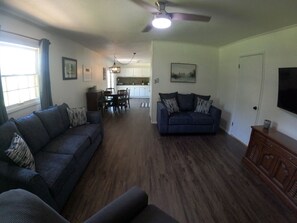 Smart TV, fireplace
