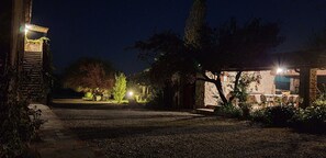 Property grounds - For groups, in the heart of Tuscany 40 km from Pisa airport (Chianni)