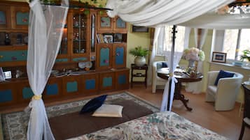 3 bedrooms, iron/ironing board, travel crib, free WiFi