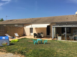 Outdoor dining - Pretty house in the heart of the Drôme valley (Allex)