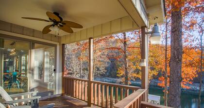 Lakefront Norris Lake house. Dock, Minimal Stairs. Close to I-75, Jacksboro, TN