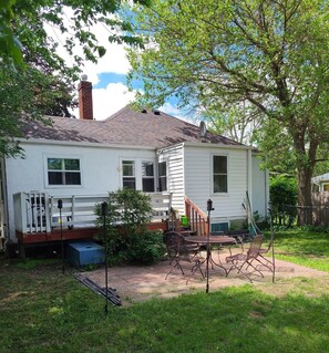 Outdoor dining - Hop, Skip, & a Jump Away! MOA, Lake Nokomis, Fun & More! Close to Everything! (Richfield)