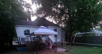 Hop, Skip, & a Jump Away! MOA, Lake Nokomis, Fun & More! Close to Everything!