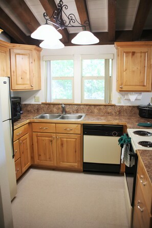 Frigorífic gran, microones, forn i placa de cuina 