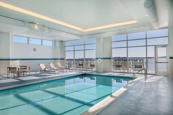 Indoor pool, sun loungers