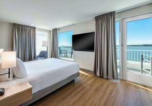 Hypo-allergenic bedding, pillowtop beds, in-room safe, desk