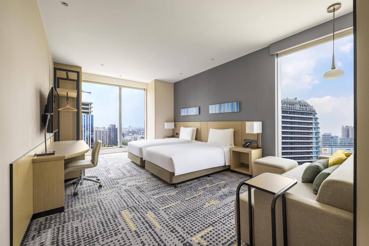 Deluxe Room, 2 Single Beds | Hypo-allergenic bedding, down duvets, in-room safe, desk