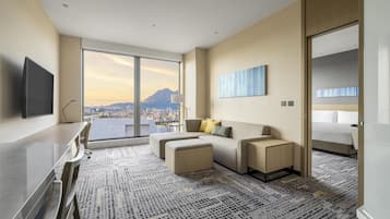 Suite, 1 King Bed | Hypo-allergenic bedding, down duvets, in-room safe, desk