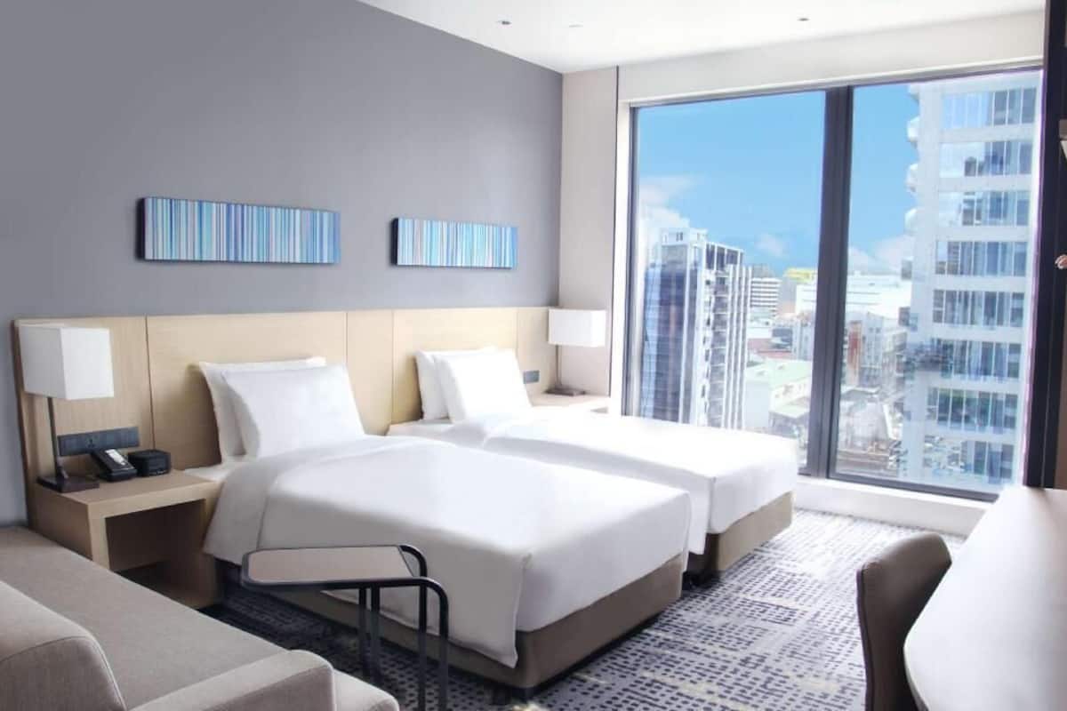 Hypo-allergenic bedding, down duvets, in-room safe, desk