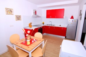 Dining tables - Los Cristianos Beach Apartment (Los Cristianos)