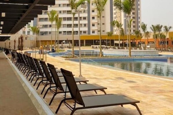 Piscine intérieure, piscine extérieure