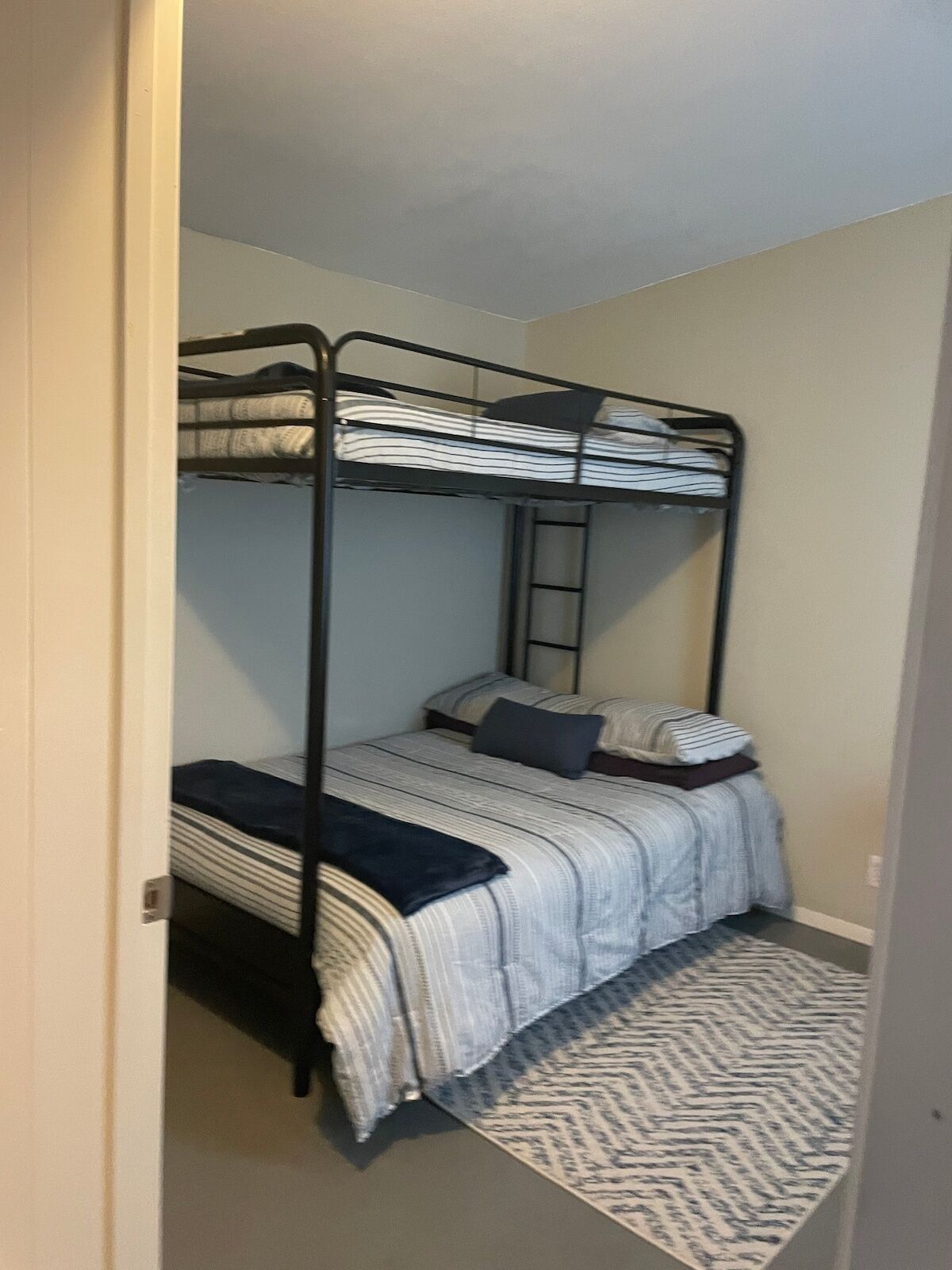 1 chambre, fer et planche à repasser, accès Internet, draps fournis